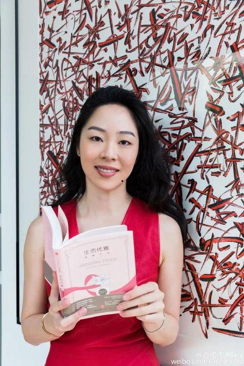 何佩嵘家庭背景,出身名门，传承家族荣耀的杰出女性